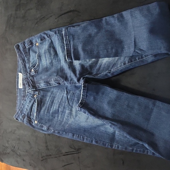 Distressed jeans - Picture 2 of 4